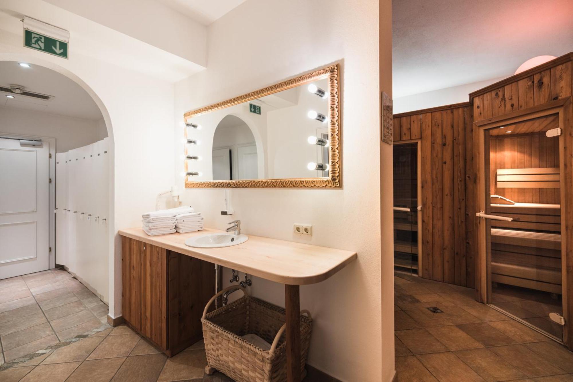 Hotel Goldener Stern Abtenau Extérieur photo