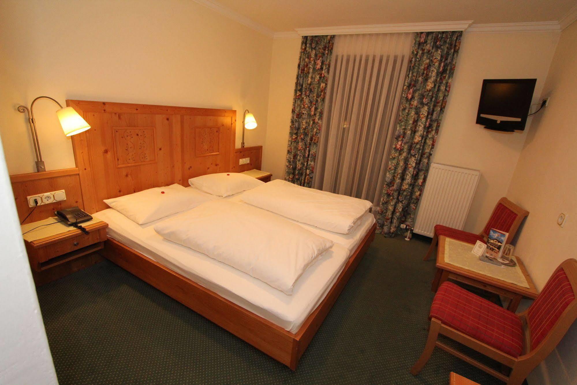 Hotel Goldener Stern Abtenau Extérieur photo