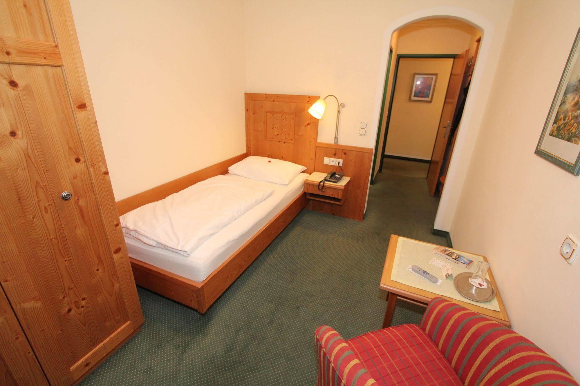 Hotel Goldener Stern Abtenau Extérieur photo
