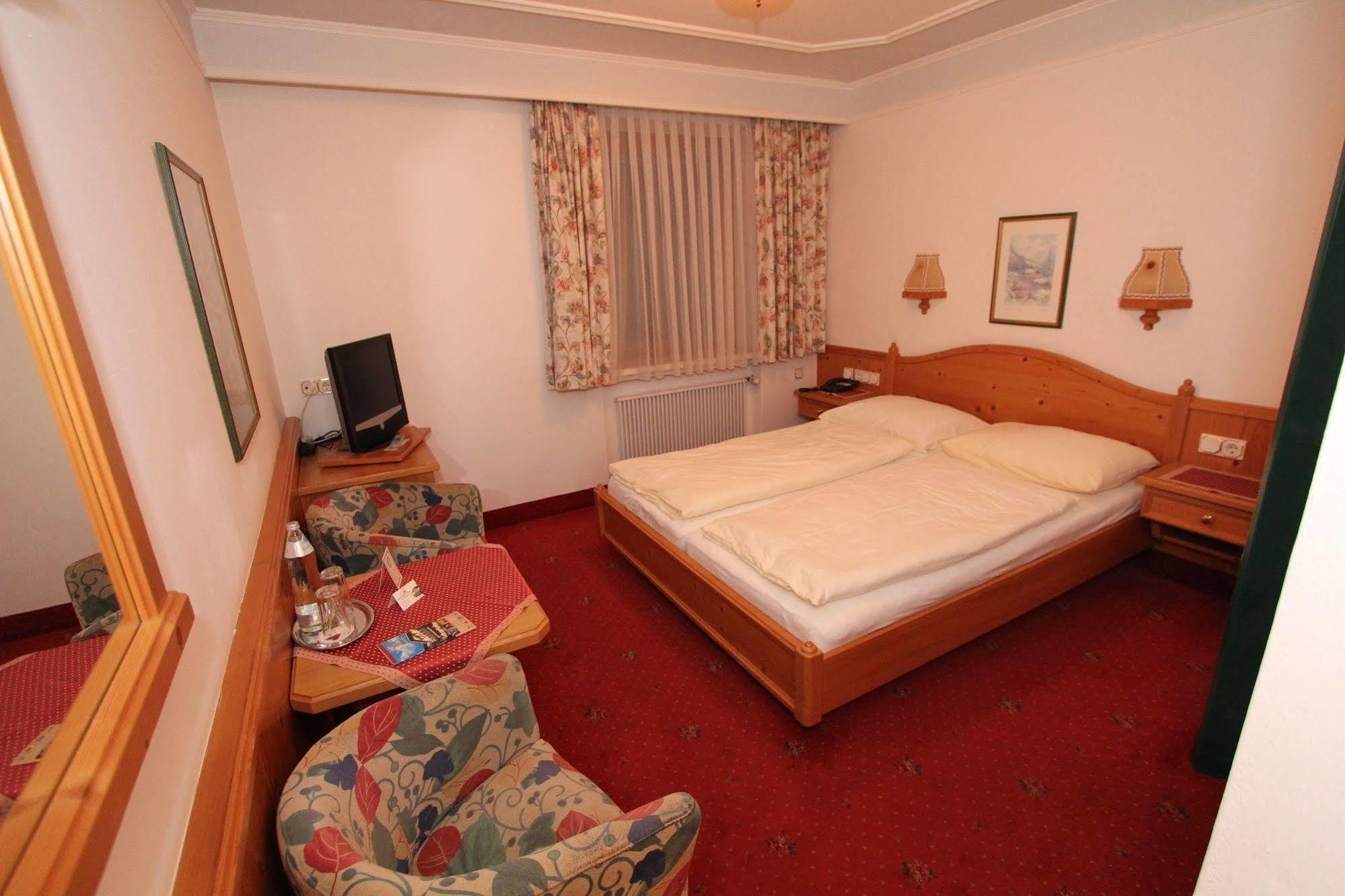 Hotel Goldener Stern Abtenau Extérieur photo