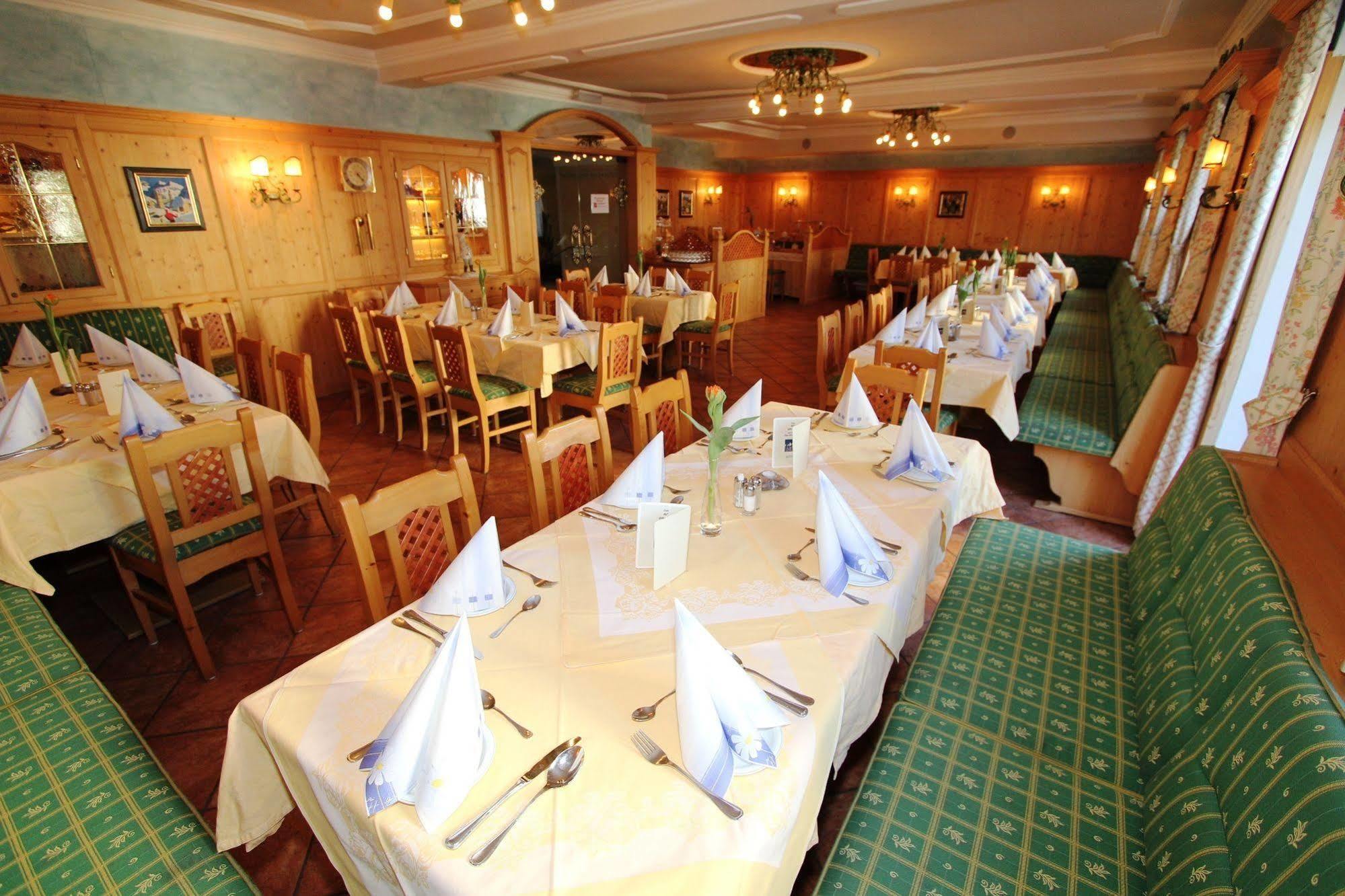 Hotel Goldener Stern Abtenau Extérieur photo